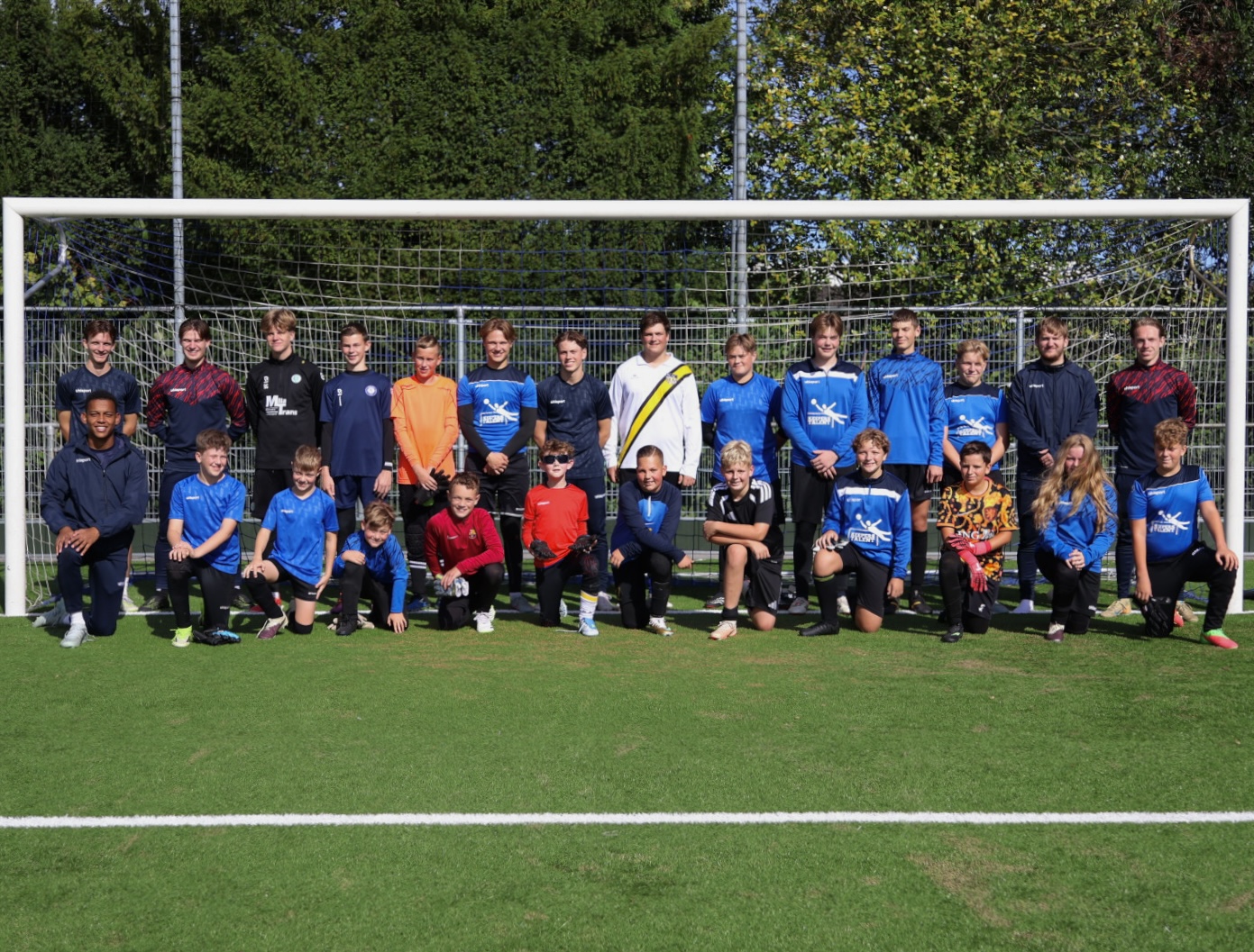 Groepsfoto van keepers en trainers van Keepersschool Breda in seizoen 2026/2027